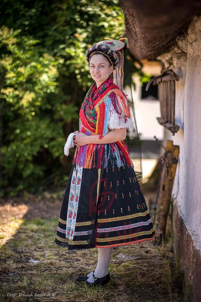 Szentistváni menyecske tarás sutában.
